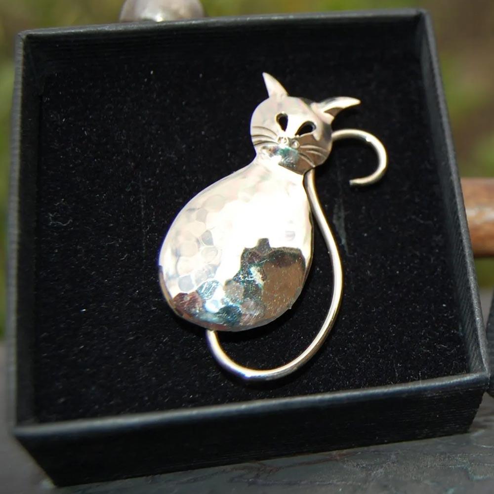 Lucky Cat Brooch view 2
