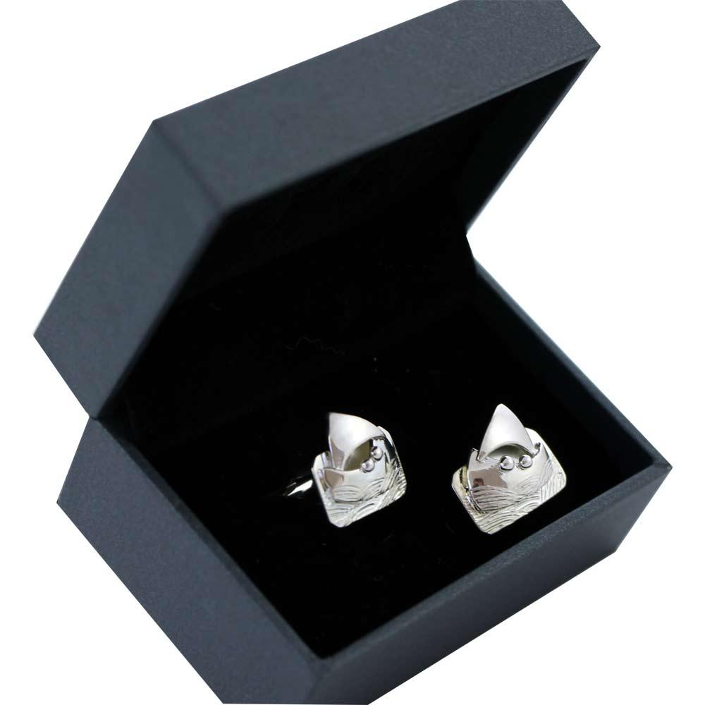 Accessories: Cufflinks, shawls, wallets, and smaller Irish-made accessories that still feel gift-worthy.