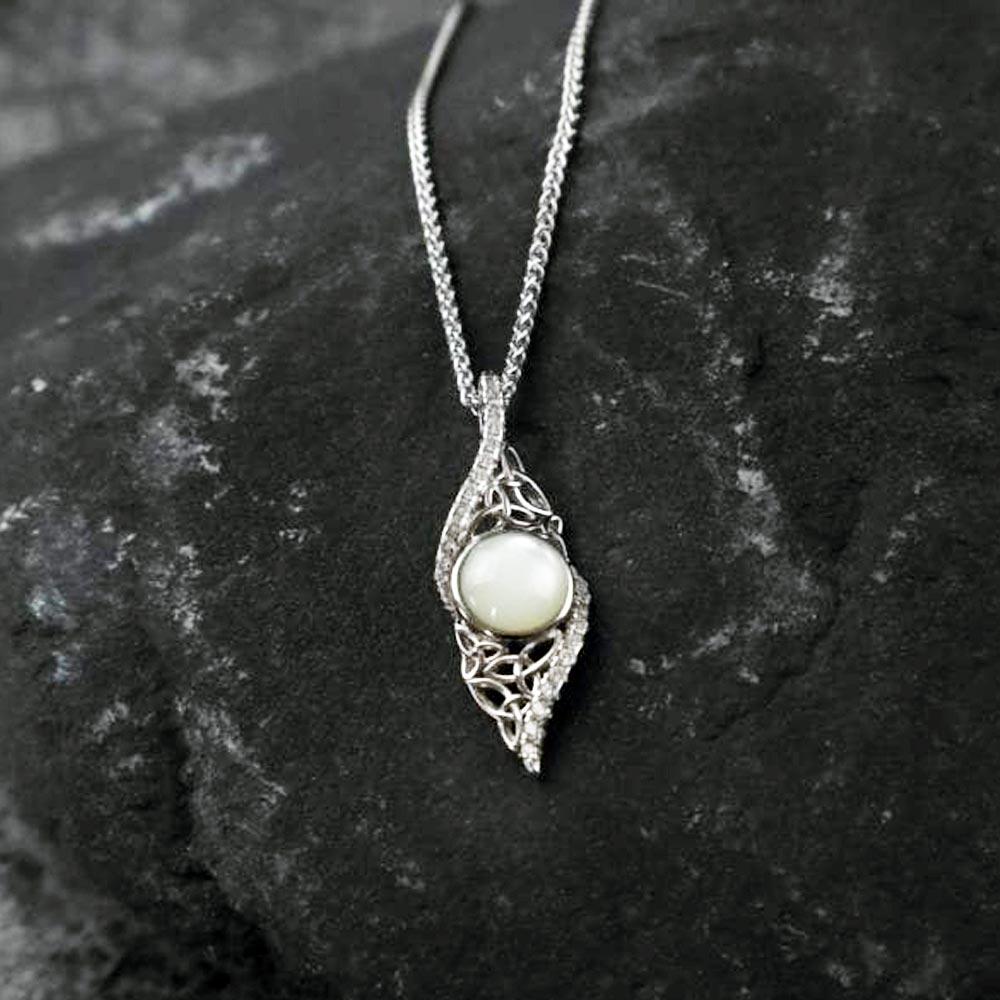 Arian Trinity Pearl Necklace view 3