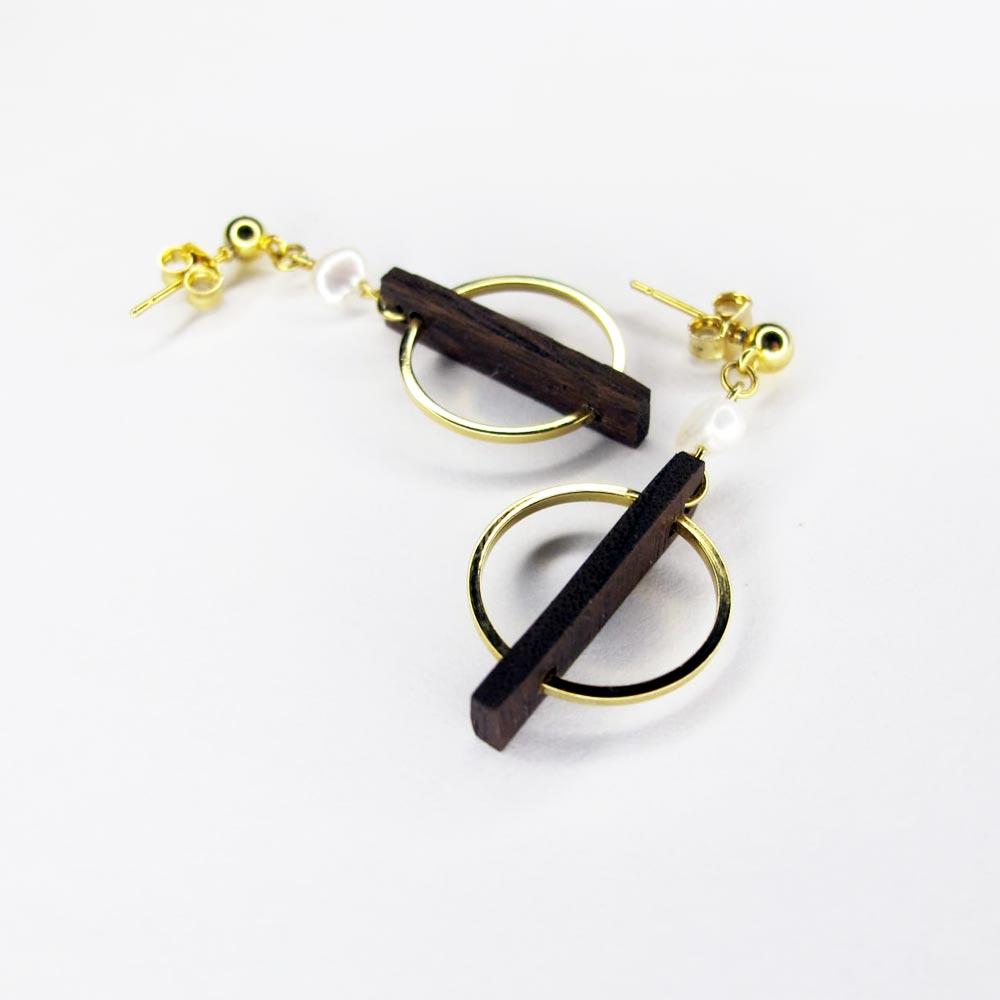 Pearl & Walnut Jewellery Set view 5