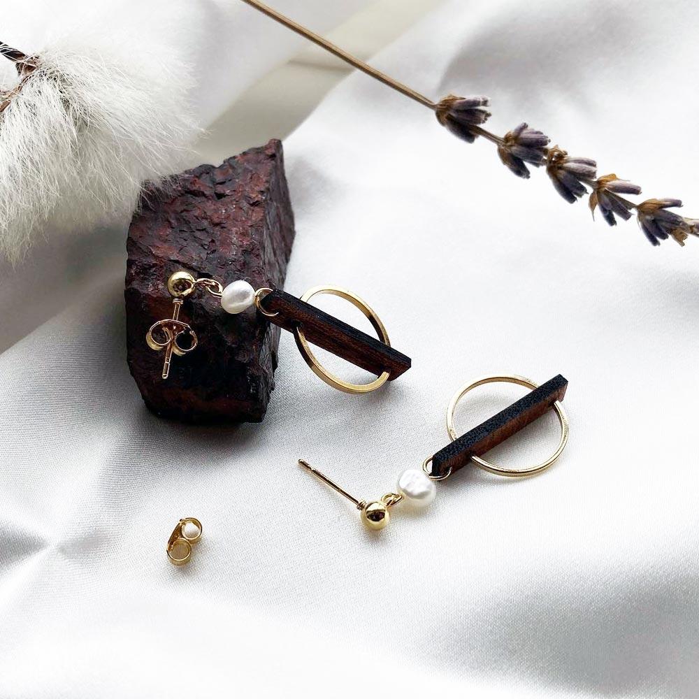 Pearl & Walnut Jewellery Set view 4