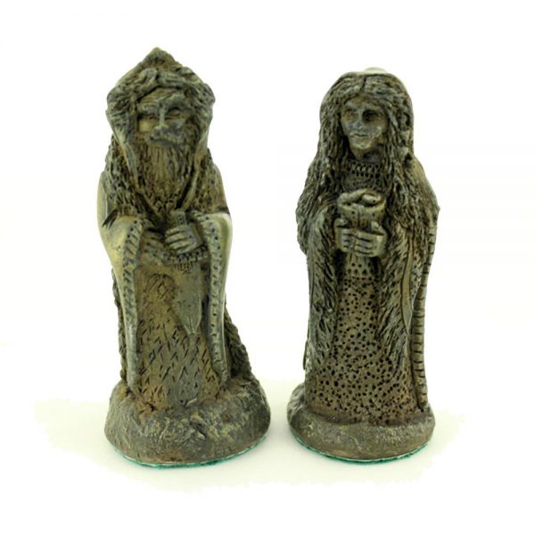 View the king and queen of the dark pieces of the Celtic Legends Irish Chess set