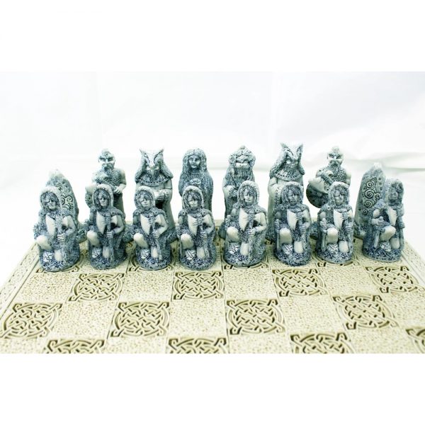 Formor chess set dark pieces